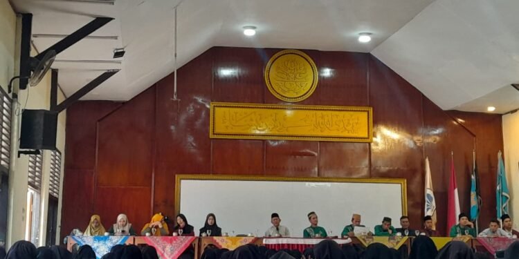 Pembagian Rapor Santri Ma’had ‘Aqu-Lu eL-Muqoffa Al-Isalmiy Caturwulan II Tahun 1447 H: Apresiasi Kepada 15 Santri, Khatamkan Tulisan Tangan Al-Quran