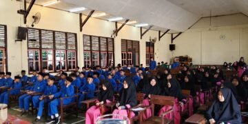 Pembagian Rapor Santri Ma’had ‘Aqu-Lu eL-Muqoffa Al-Isalmiy Caturwulan II Tahun 1447 H: Apresiasi Kepada 15 Santri, Khatamkan Tulisan Tangan Al-Quran