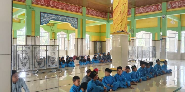 Ramadhan Penuh Cahaya: Santri YPD AKUIS Hadirkan Pesantren Kilat Seru untuk 40 Anak di Pulau Rimau