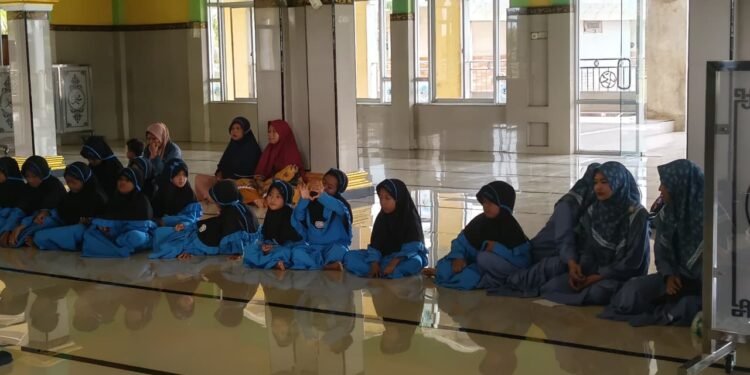 Ramadhan Penuh Cahaya: Santri YPD AKUIS Hadirkan Pesantren Kilat Seru untuk 40 Anak di Pulau Rimau