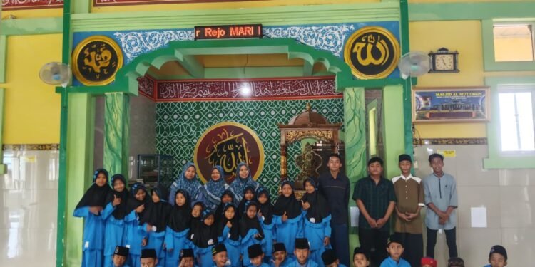 Ramadhan Penuh Cahaya: Santri YPD AKUIS Hadirkan Pesantren Kilat Seru untuk 40 Anak di Pulau Rimau