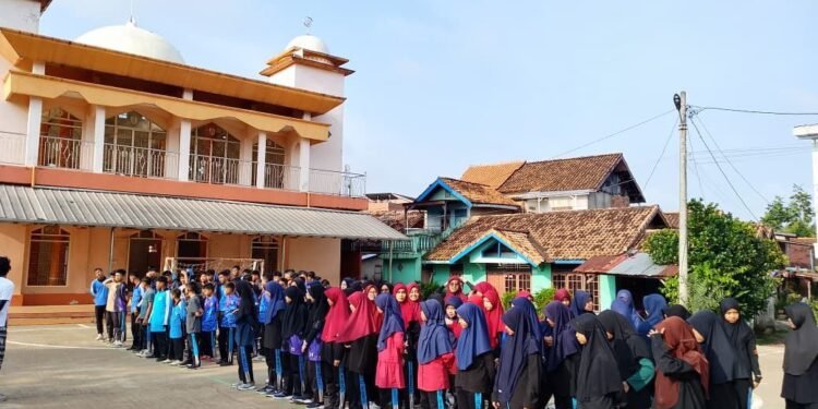 Menyalaaa!!! Santri Ma’had Gelar “Marathon Bersama”, Keakraban Junior dan Senior Jelang Libur Ramadhan