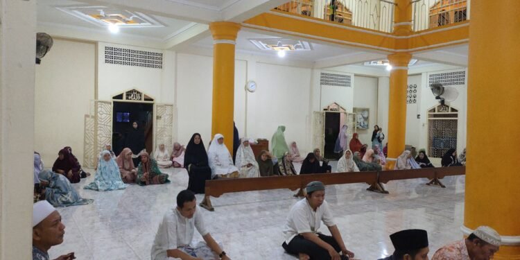 Gerhana Bulan Total: Satu-satunya di Indonesia, Namun Tertutup Awan di YPD AKUIS Pusat