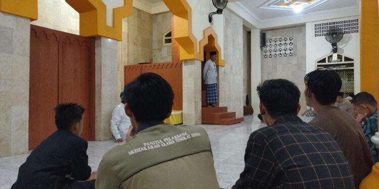 Gerhana Bulan Total: Satu-satunya di Indonesia, Namun Tertutup Awan di YPD AKUIS Pusat