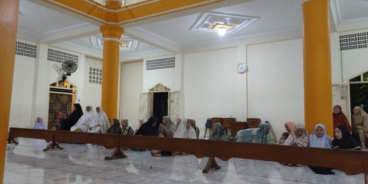 Gerhana Bulan Total: Satu-satunya di Indonesia, Namun Tertutup Awan di YPD AKUIS Pusat