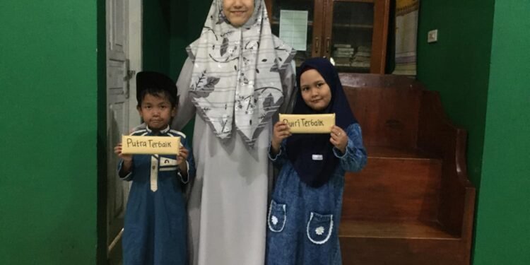 PENUTUPAN PESANTREN RAMADHAN ANAK-ANAK YPD AKUIS CABANG KABUPATEN OKI: Canda, Tawa, dan Haru Mewarnai Sore di SP PADANG