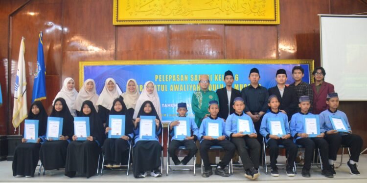 Air Mata Haru Warnai Pelepasan Santri Tarbiyatul Awaliyah 1447 H: “Jangan Tinggalkan Sholat, Jaga Hafalanmu…”