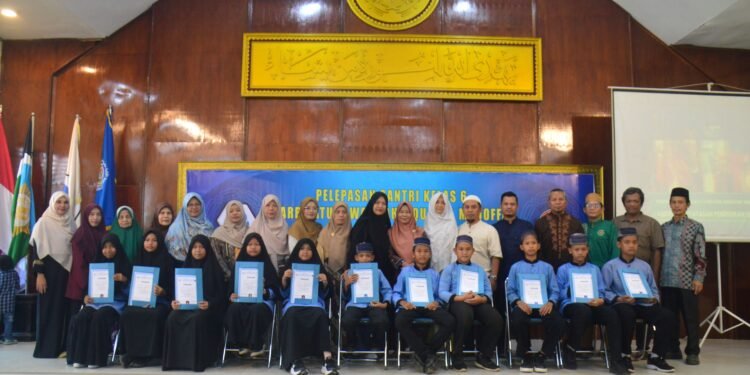 Air Mata Haru Warnai Pelepasan Santri Tarbiyatul Awaliyah 1447 H: “Jangan Tinggalkan Sholat, Jaga Hafalanmu…”