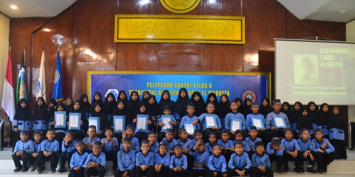 Air Mata Haru Warnai Pelepasan Santri Tarbiyatul Awaliyah 1447 H: “Jangan Tinggalkan Sholat, Jaga Hafalanmu…”
